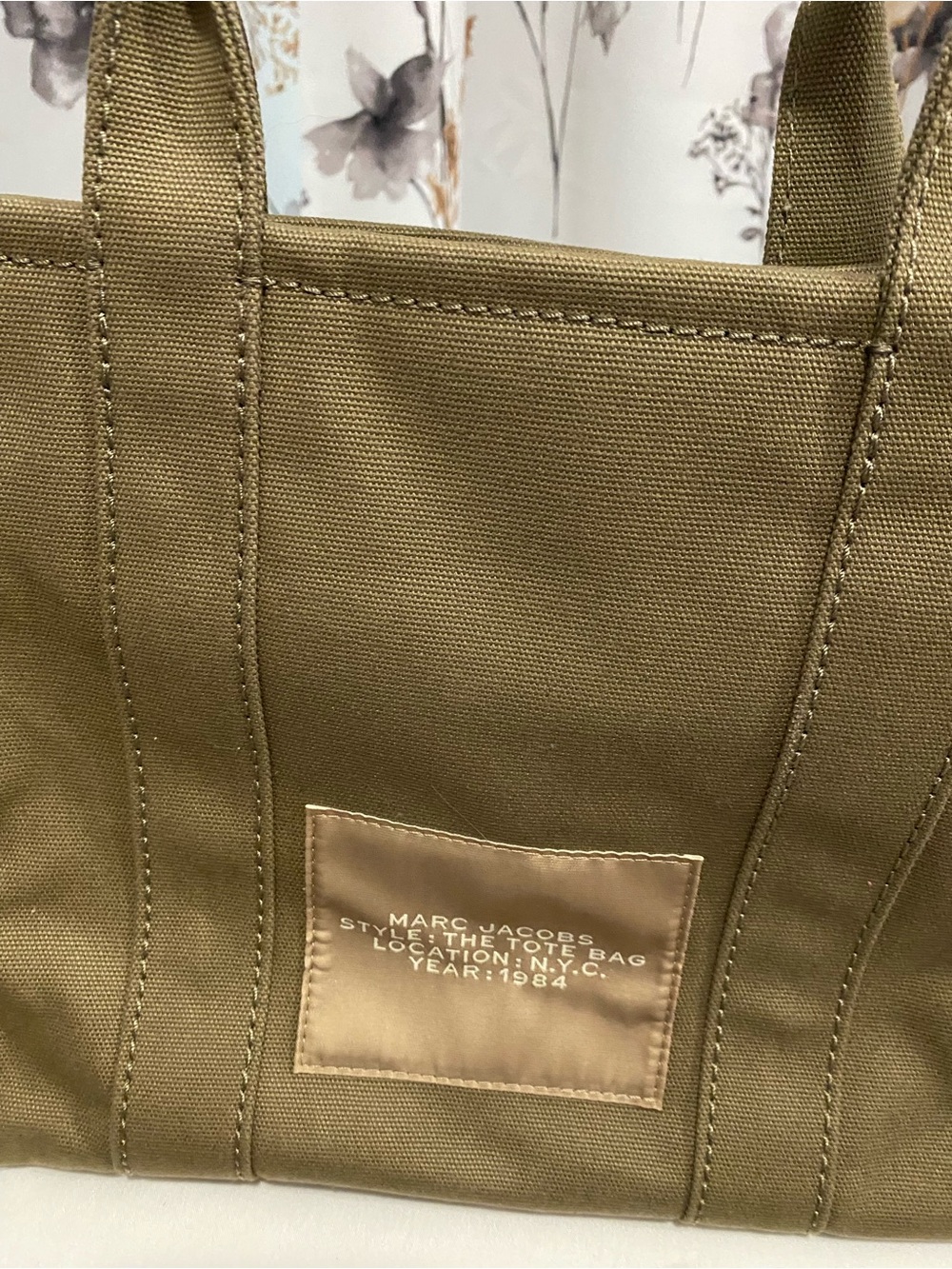 Women’s Marc Jacobs Military Green Medium Tote Bag Purse - Picture 2 of 11